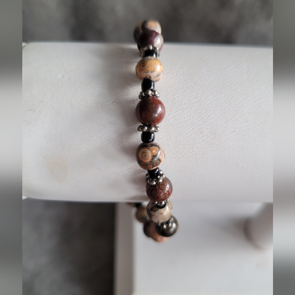 🌼2/$12 Handcrafted agate and silver-tone bracelet